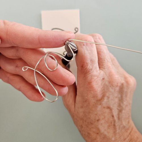 Margot Potter's Write On Necklace - , Contemporary Wire Jewelry, Wire Wrapping, Wrapping, Wire Wrapping Jewelry, Design, Use chain nose pliers to bend the wire.
